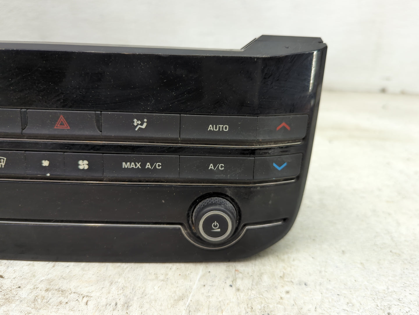 2017 Jaguar Xe Climate Control Module Temperature AC/Heater Replacement P/N:GX63-18C858-LE Fits Fits 2016 OEM Used Auto Part
