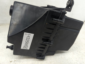 compare product 2017-2019 Jaguar Xe Air Cleaner Intake-duct Hose Tube 1432568