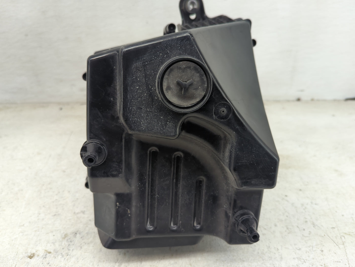 2017-2019 Jaguar Xe Air Cleaner Intake-duct Hose Tube 1432568 - Oemusedautoparts1.com