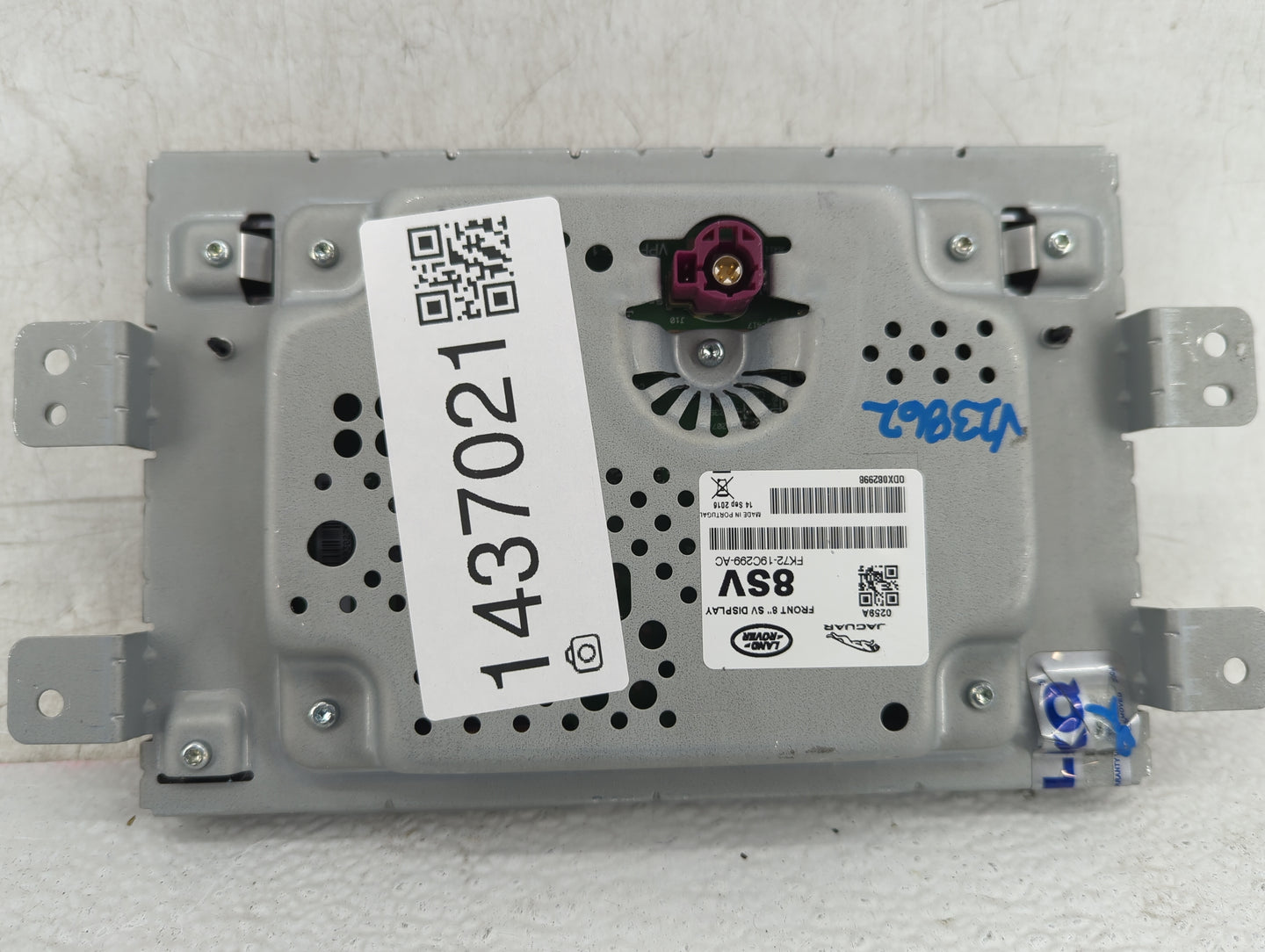 2017-2018 Jaguar Xe Information Display Screen Black - Oemusedautoparts1.com