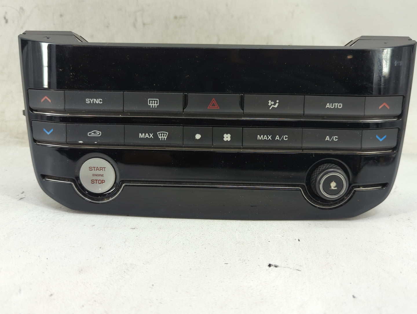 2017 Jaguar Xe Climate Control Module Temperature AC/Heater Replacement P/N:GX63-18C858-LE Fits Fits 2016 OEM Used Auto Part