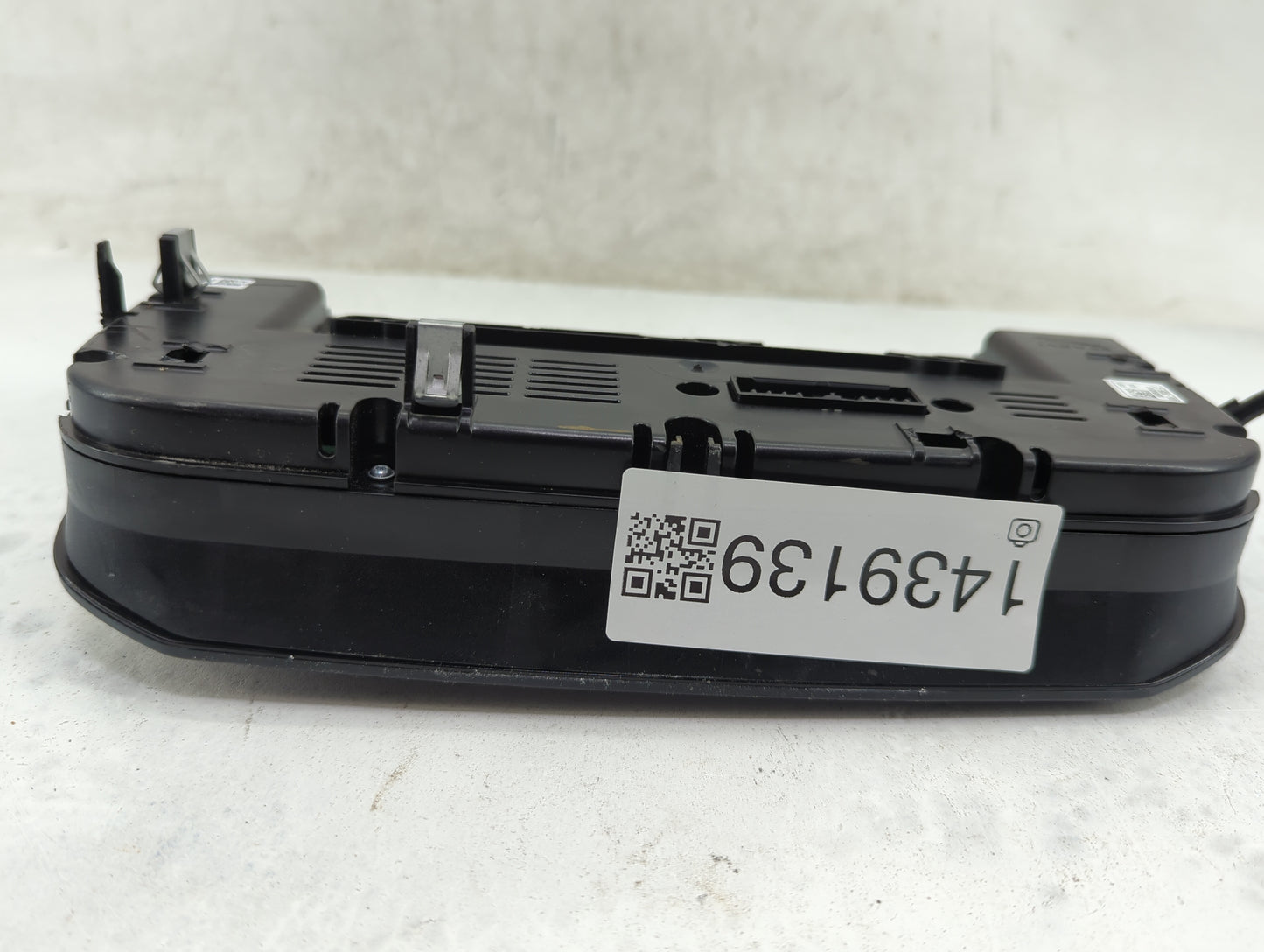 2017 Jaguar Xe Climate Control Module Temperature AC/Heater Replacement P/N:GX63-18C858-LE Fits Fits 2016 OEM Used Auto Part