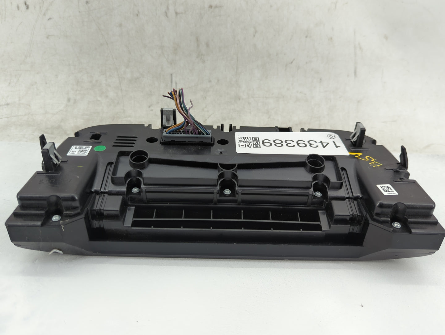 2017 Jaguar Xe Climate Control Module Temperature AC/Heater Replacement P/N:GC63-18C858-SE Fits Fits 2016 OEM Used Auto Part