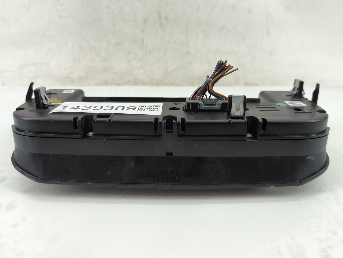 2017 Jaguar Xe Climate Control Module Temperature AC/Heater Replacement P/N:GC63-18C858-SE Fits Fits 2016 OEM Used Auto Part