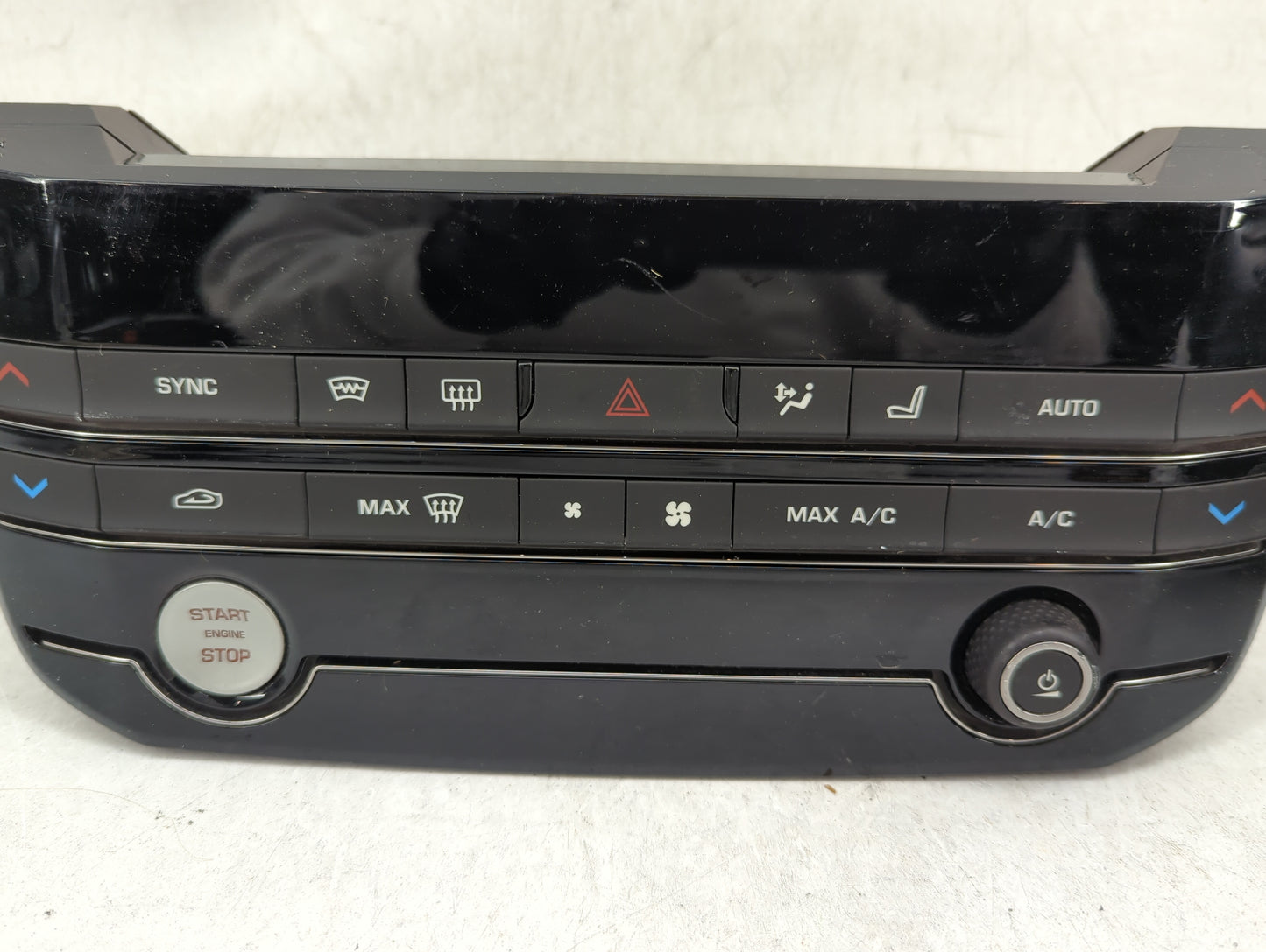 2017 Jaguar Xe Climate Control Module Temperature AC/Heater Replacement P/N:GX63-18C858-SE Fits Fits 2016 OEM Used Auto Part