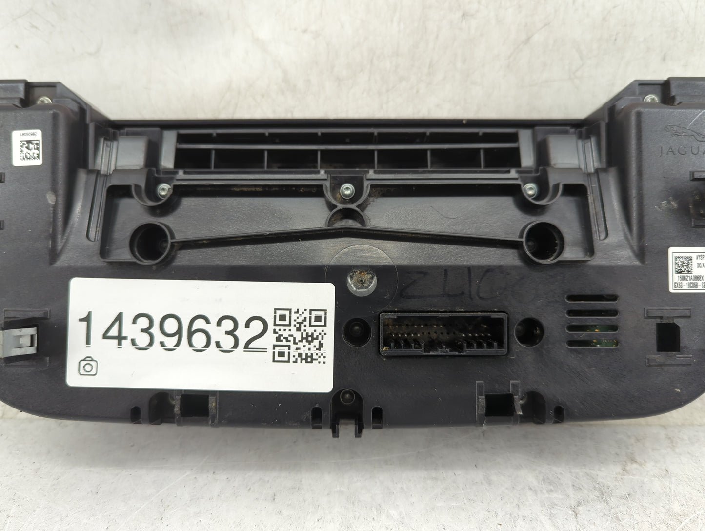2017 Jaguar Xe Climate Control Module Temperature AC/Heater Replacement P/N:GX63-18C858-SE Fits Fits 2016 OEM Used Auto Part