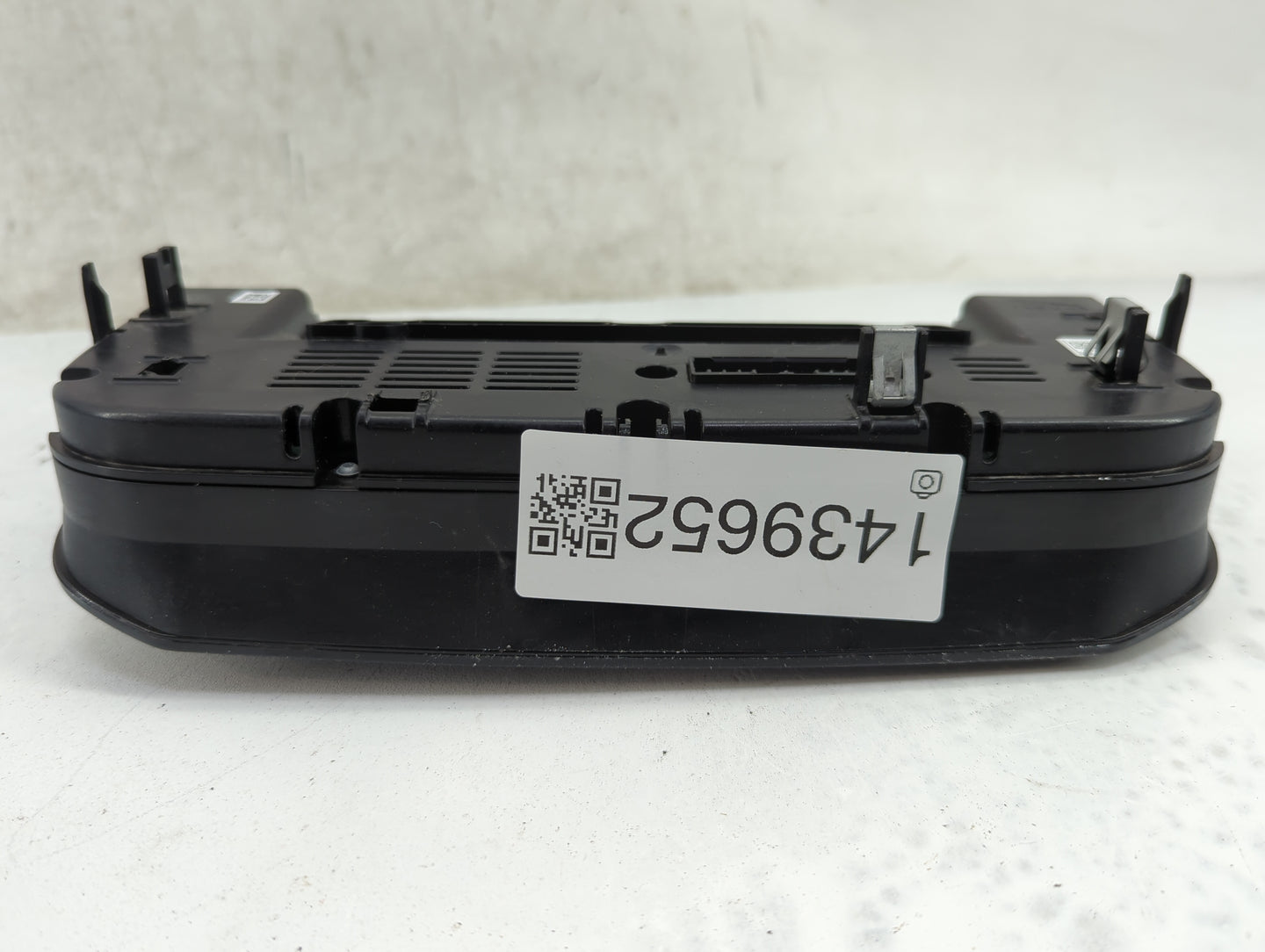 2017 Jaguar Xe Climate Control Module Temperature AC/Heater Replacement P/N:GX63-18C858-SE Fits Fits 2016 OEM Used Auto Part
