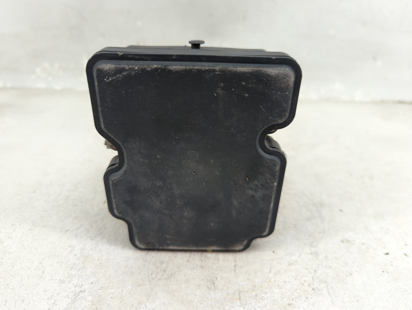 2017 Jaguar Xe ABS Pump Control Module Replacement P/N:HX73-14F447-AF Fits OEM Used Auto Parts - Oemusedautoparts1.com