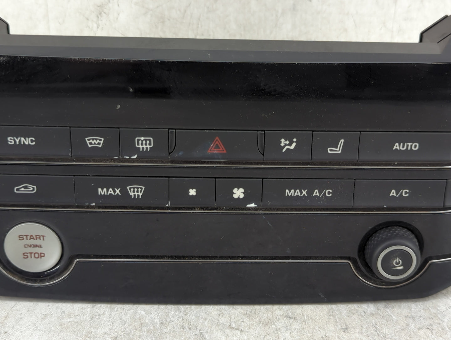 2017 Jaguar Xe Climate Control Module Temperature AC/Heater Replacement P/N:GX63-18C858-SD Fits Fits 2016 OEM Used Auto Part