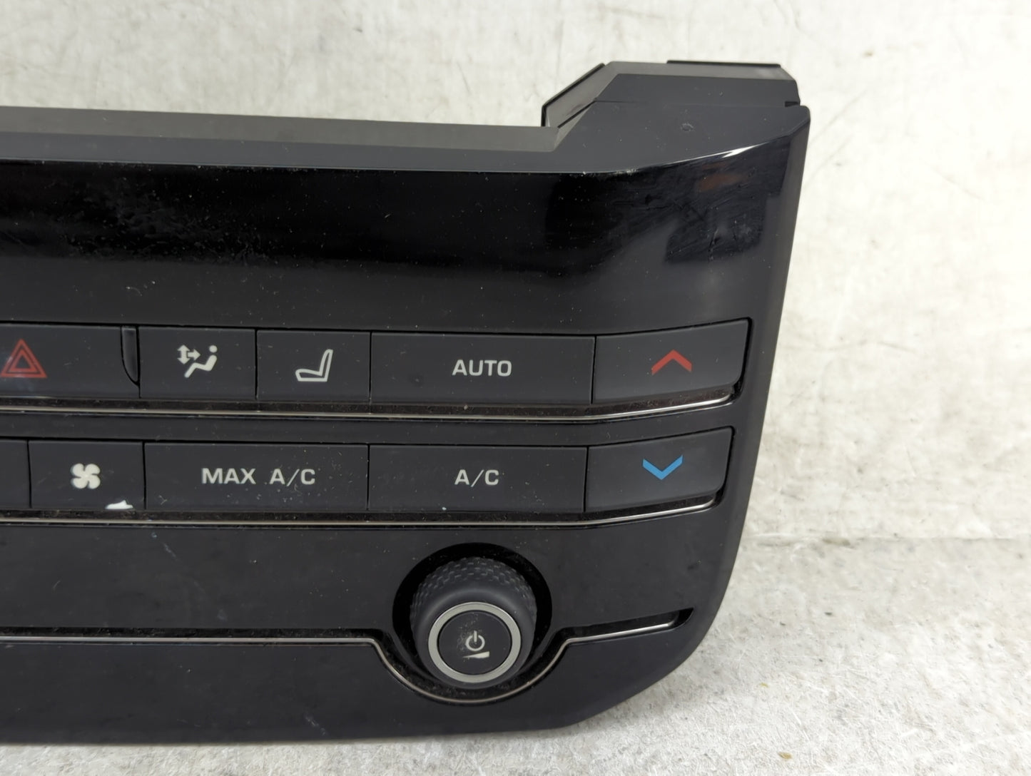 2017 Jaguar Xe Climate Control Module Temperature AC/Heater Replacement P/N:GX63-18C858-SD Fits Fits 2016 OEM Used Auto Part