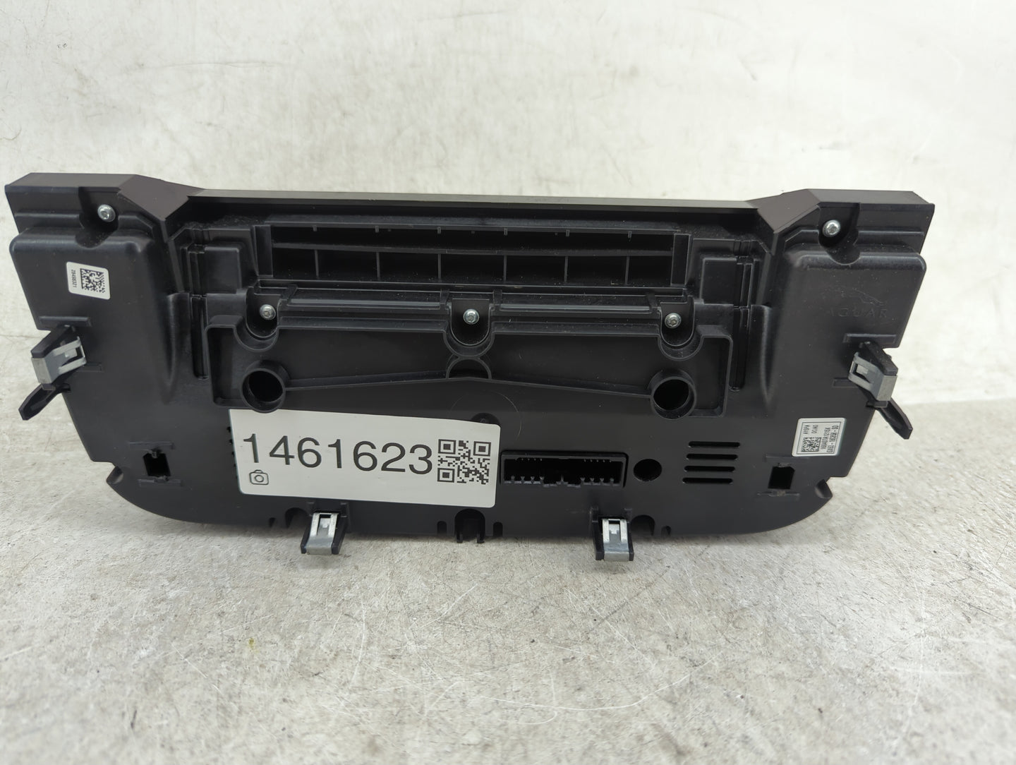 2017 Jaguar Xe Climate Control Module Temperature AC/Heater Replacement P/N:GX63-18C858-SD Fits Fits 2016 OEM Used Auto Part