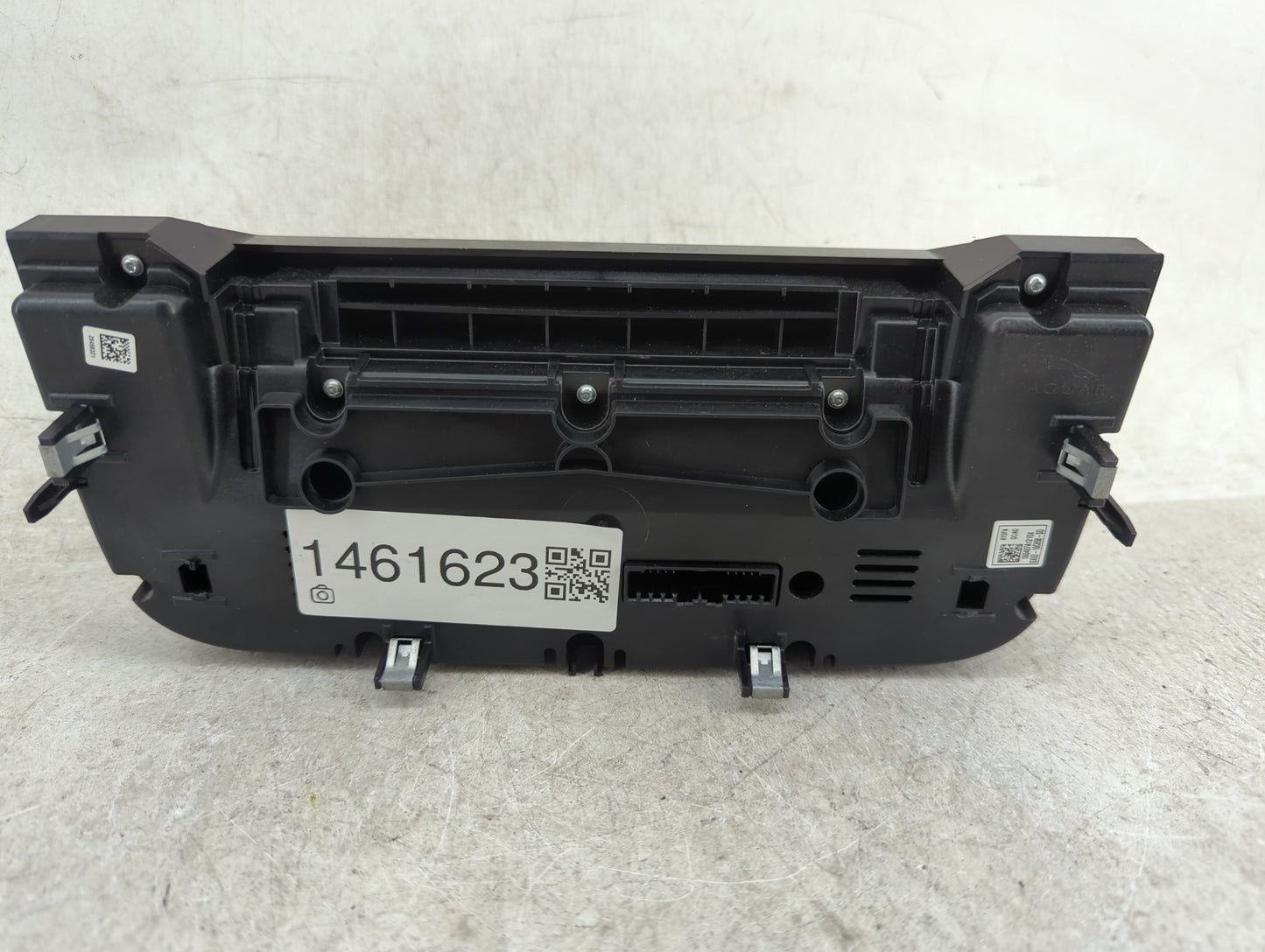 2017 Jaguar Xe Climate Control Module Temperature AC/Heater Replacement P/N:GX63-18C858-SD Fits Fits 2016 OEM Used Auto Part