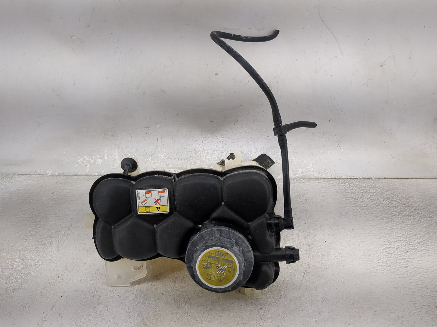 2017-2018 Jaguar Xe Radiator Coolant Overflow Expansion Tank Bottle - Oemusedautoparts1.com