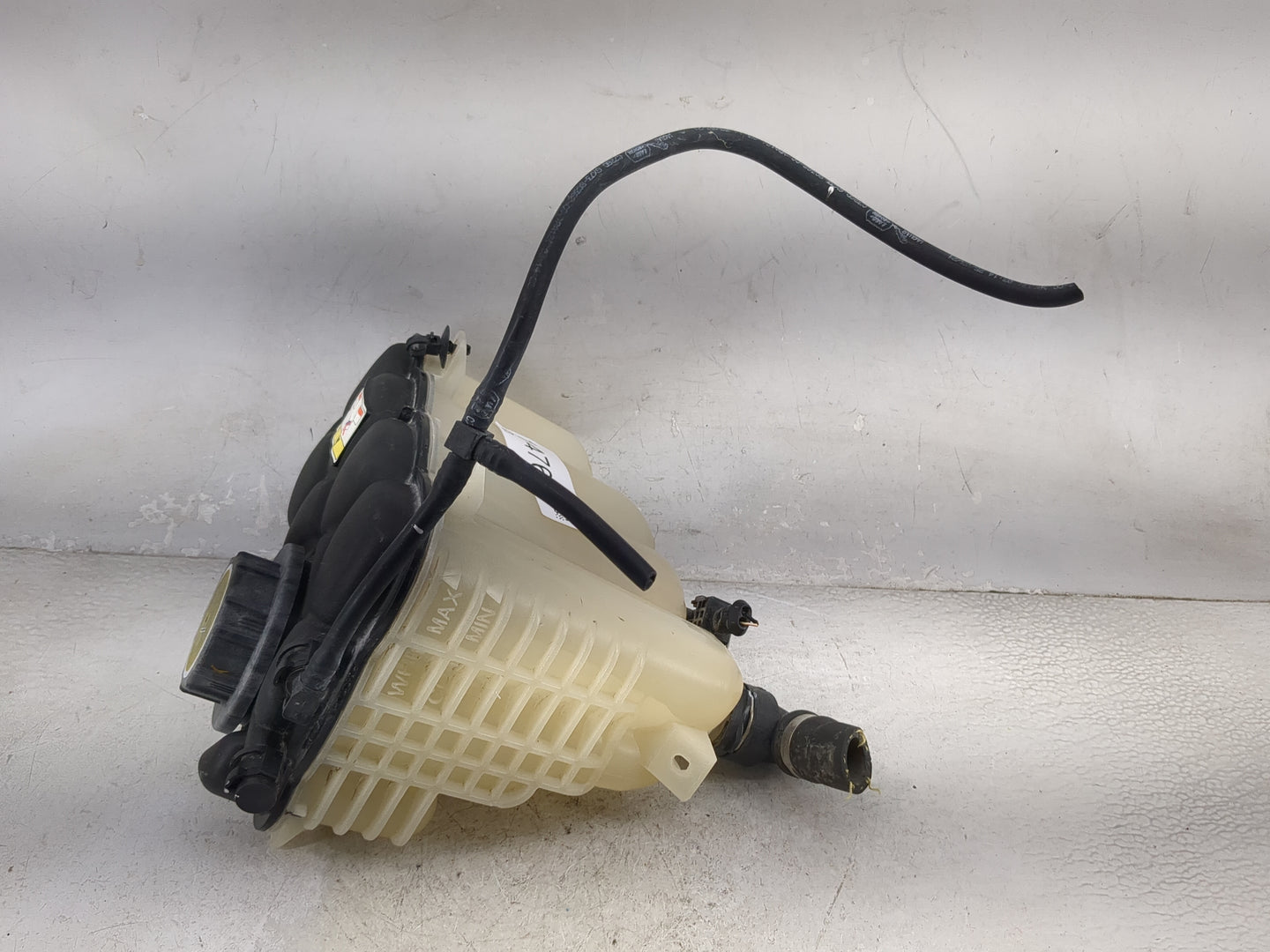 2017-2018 Jaguar Xe Radiator Coolant Overflow Expansion Tank Bottle - Oemusedautoparts1.com
