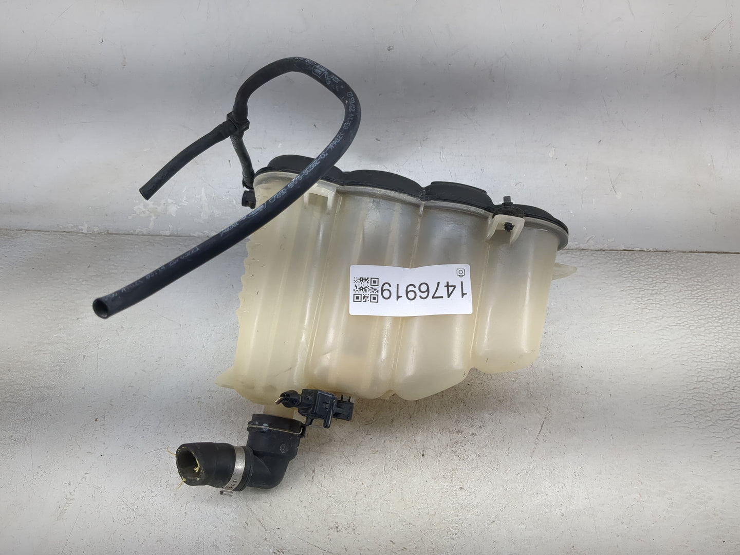 2017-2018 Jaguar Xe Radiator Coolant Overflow Expansion Tank Bottle - Oemusedautoparts1.com