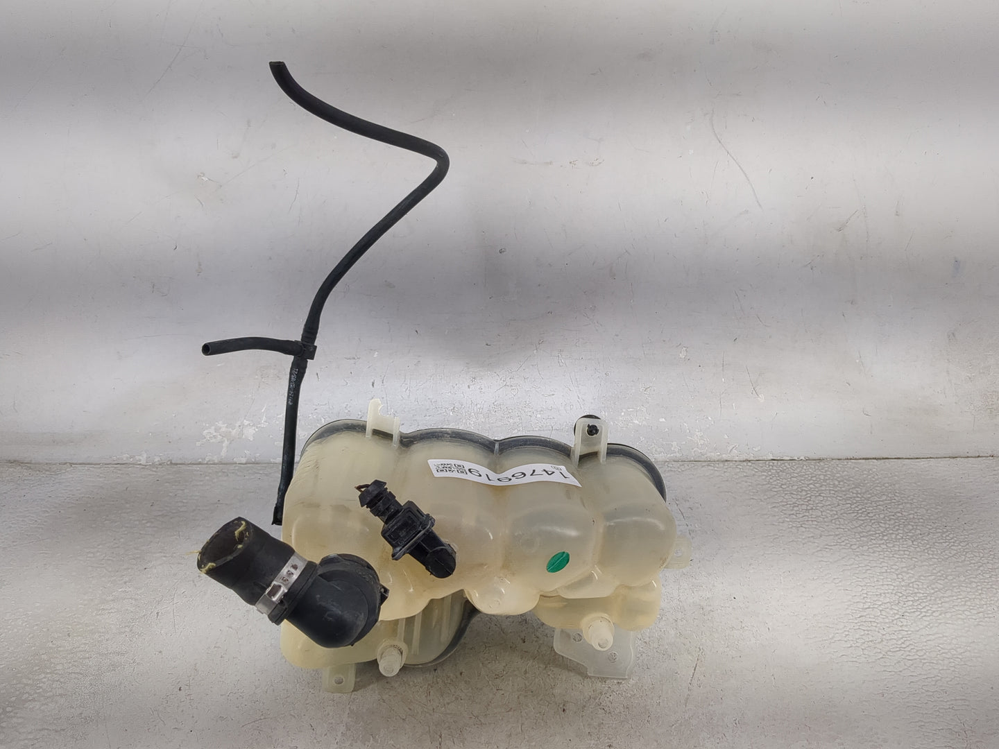2017-2018 Jaguar Xe Radiator Coolant Overflow Expansion Tank Bottle - Oemusedautoparts1.com