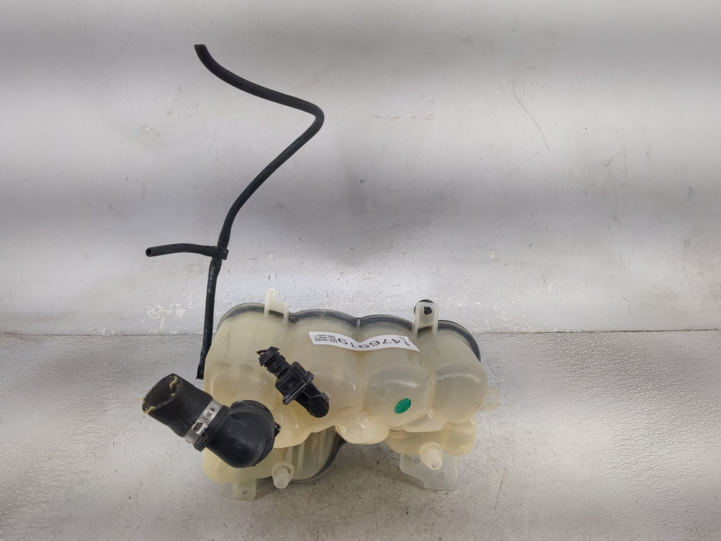 2017-2018 Jaguar Xe Radiator Coolant Overflow Expansion Tank Bottle - Oemusedautoparts1.com