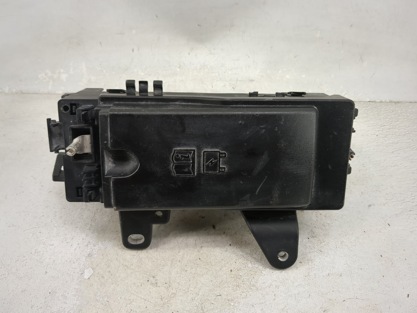 2017-2019 Jaguar Xe Fusebox Fuse Box Panel Relay Module P/N:GX73-14A076-AA P0074268A Fits Fits 2017 2018 2019 OEM Used Auto 