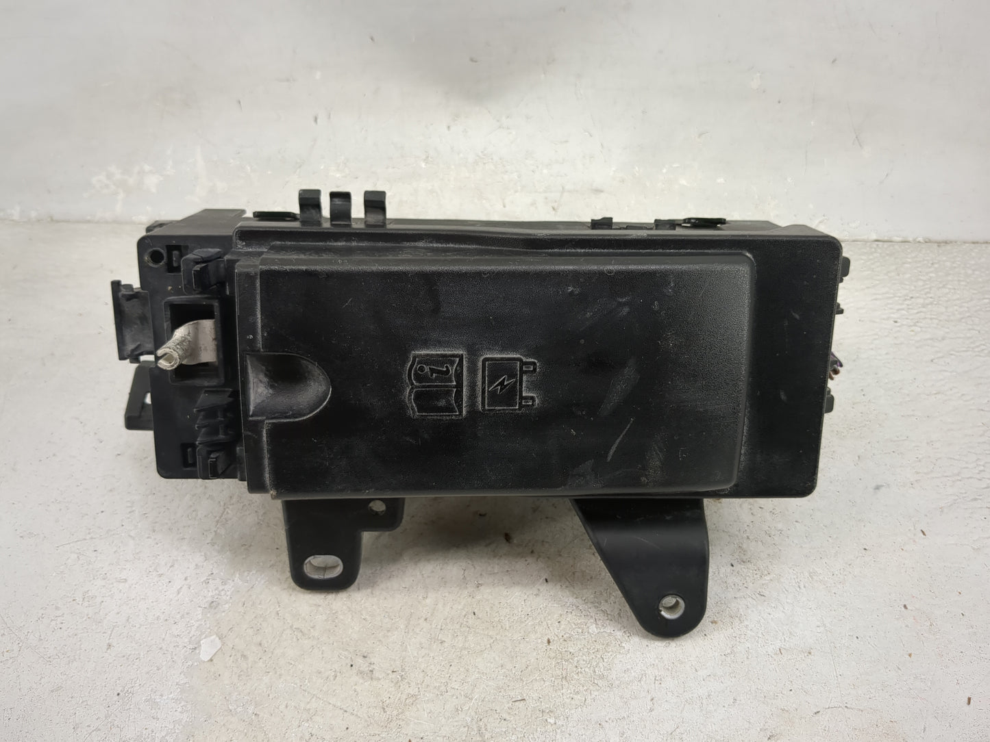 2017-2019 Jaguar Xe Fusebox Fuse Box Panel Relay Module P/N:GX73-14A076-AA P0074268A Fits Fits 2017 2018 2019 OEM Used Auto 