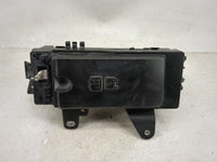 2017-2019 Jaguar Xe Fusebox Fuse Box Panel Relay Module P/N:GX73-14A076-AA P0074268A Fits Fits 2017 2018 2019 OEM Used Auto 