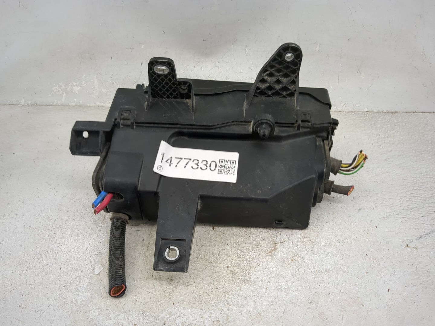2017-2019 Jaguar Xe Fusebox Fuse Box Panel Relay Module P/N:GX73-14A076-AA P0074268A Fits Fits 2017 2018 2019 OEM Used Auto 