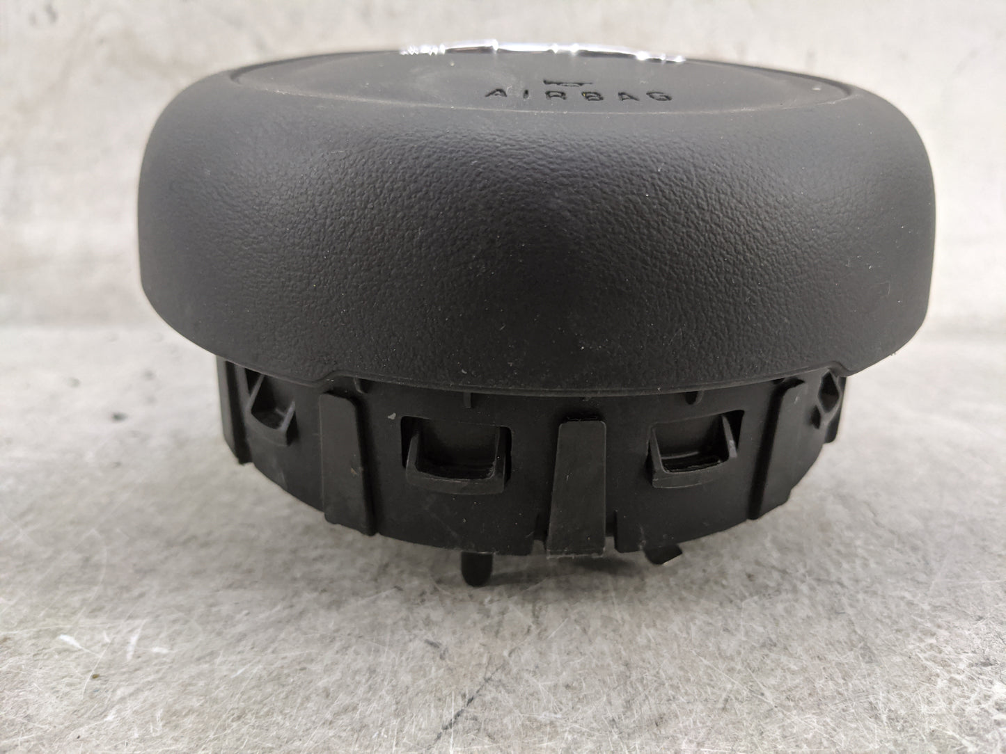 2017-2019 Jaguar Xe Air Bag Driver Left Steering Wheel Mounted 1477536 - Oemusedautoparts1.com