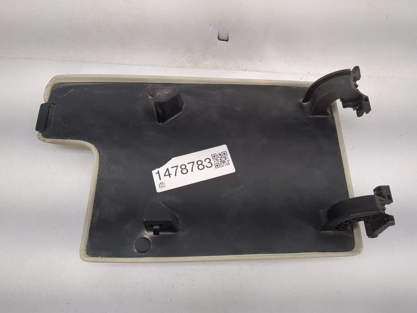 2017 Jaguar Xe Center Console Armrest Cover Lid Fits OEM Used Auto Parts - Oemusedautoparts1.com