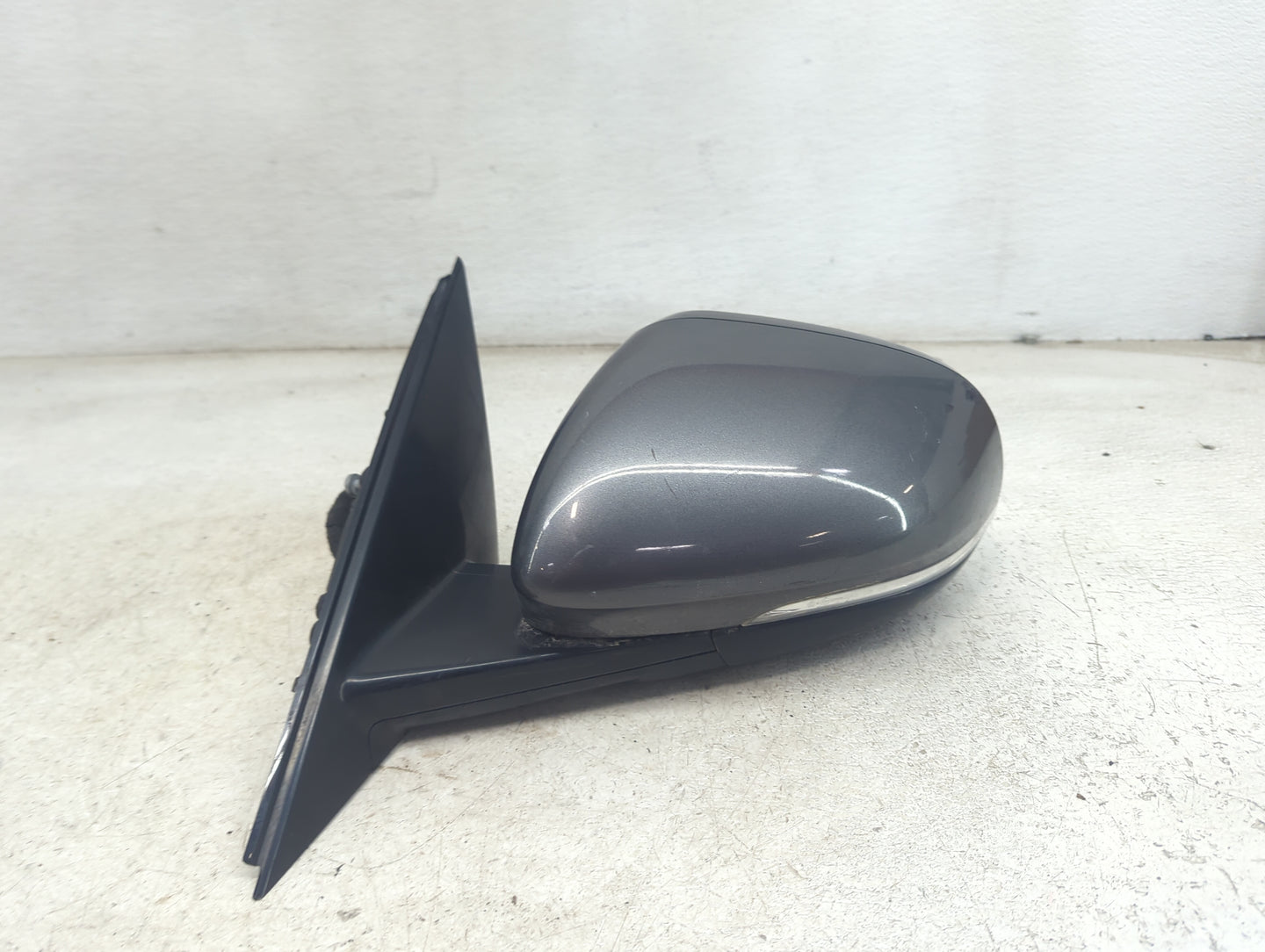 2017-2019 Jaguar Xe Driver Side View Mirror - Left Door Mirror OEM Used - Oemusedautoparts1.com