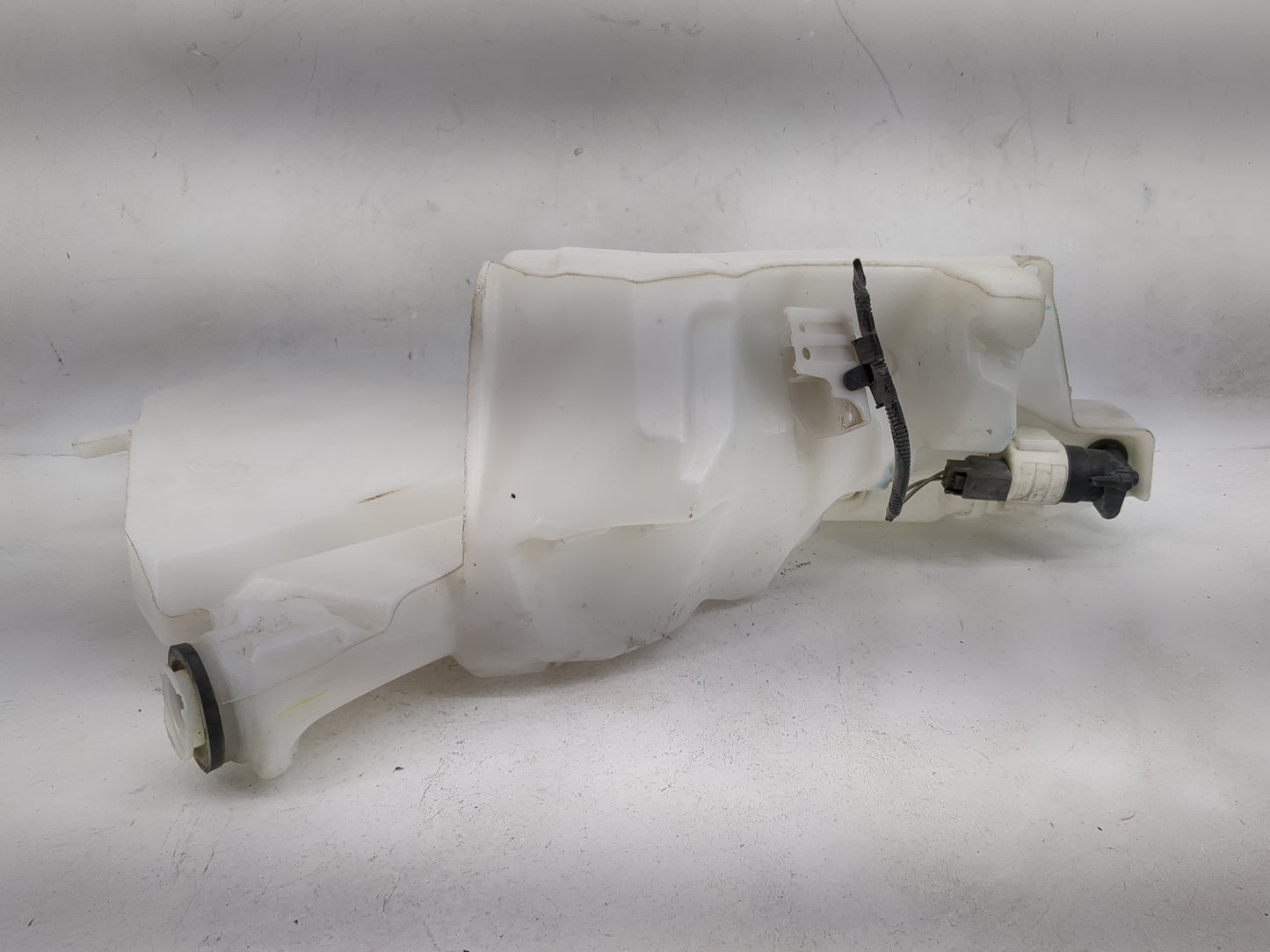 2017 Jaguar Xe Windshield Washer Fluid Reservoir Bottle Oem - Oemusedautoparts1.com