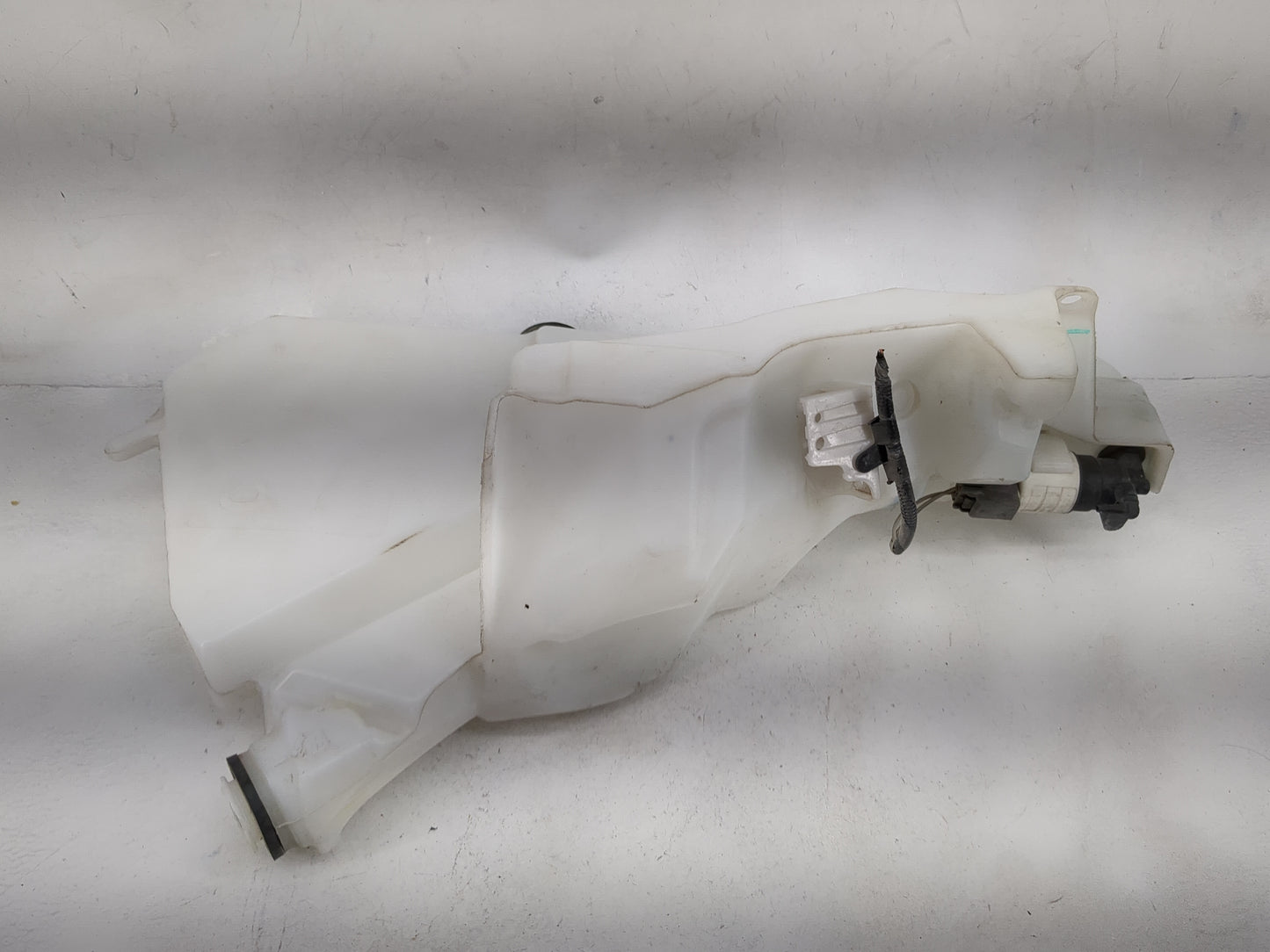 2017 Jaguar Xe Windshield Washer Fluid Reservoir Bottle Oem - Oemusedautoparts1.com