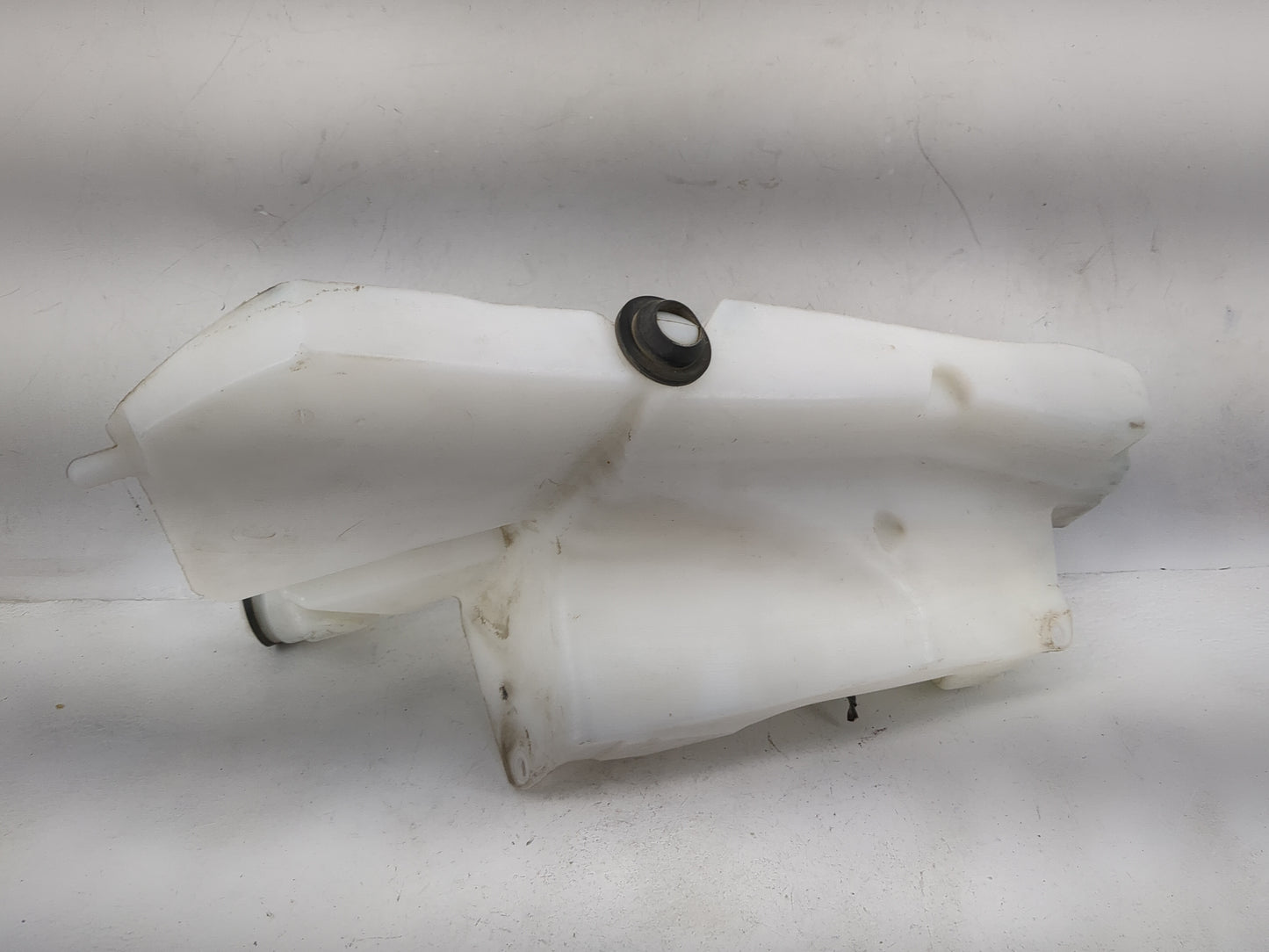 2017 Jaguar Xe Windshield Washer Fluid Reservoir Bottle Oem - Oemusedautoparts1.com