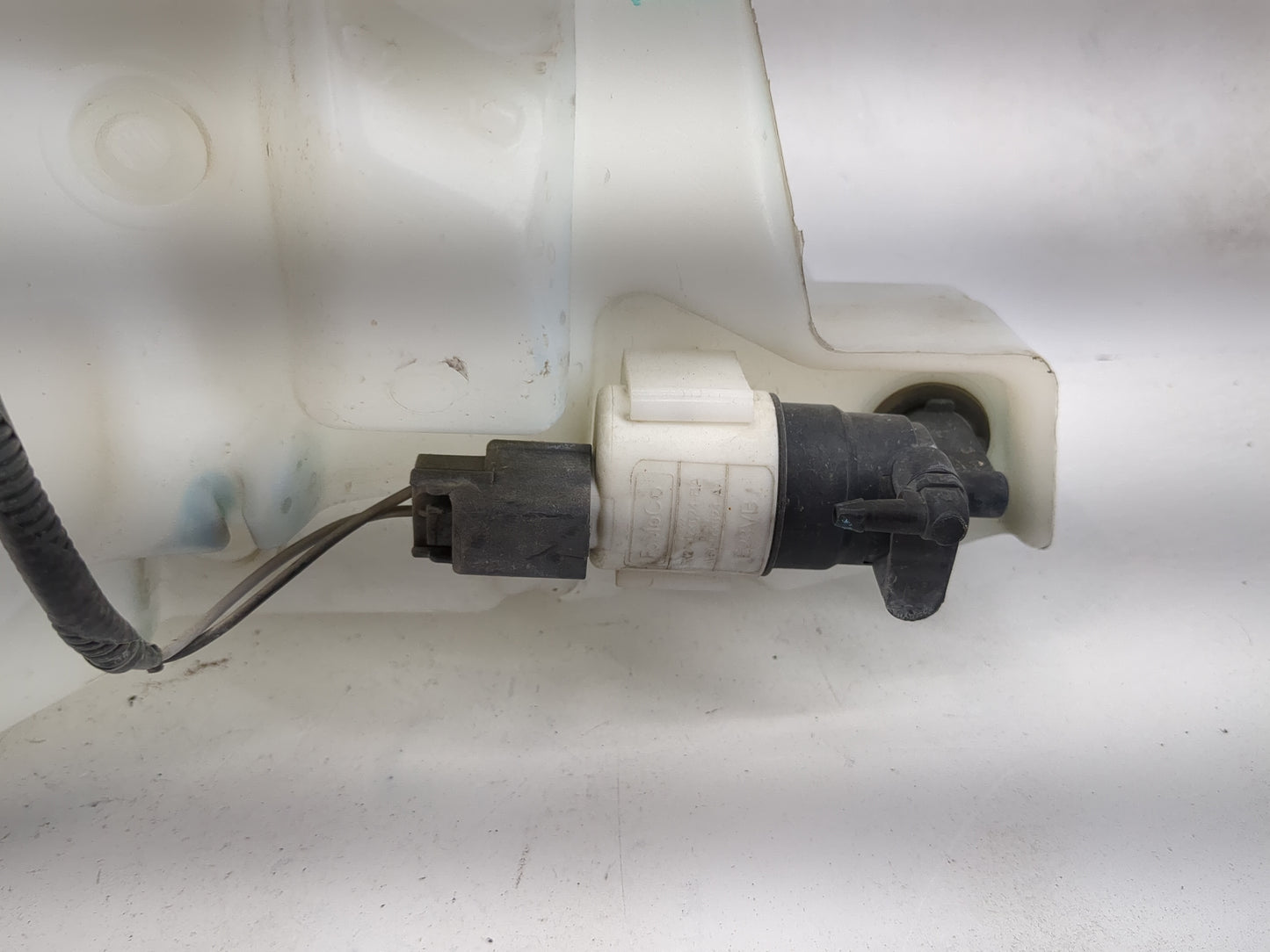 2017 Jaguar Xe Windshield Washer Fluid Reservoir Bottle Oem - Oemusedautoparts1.com