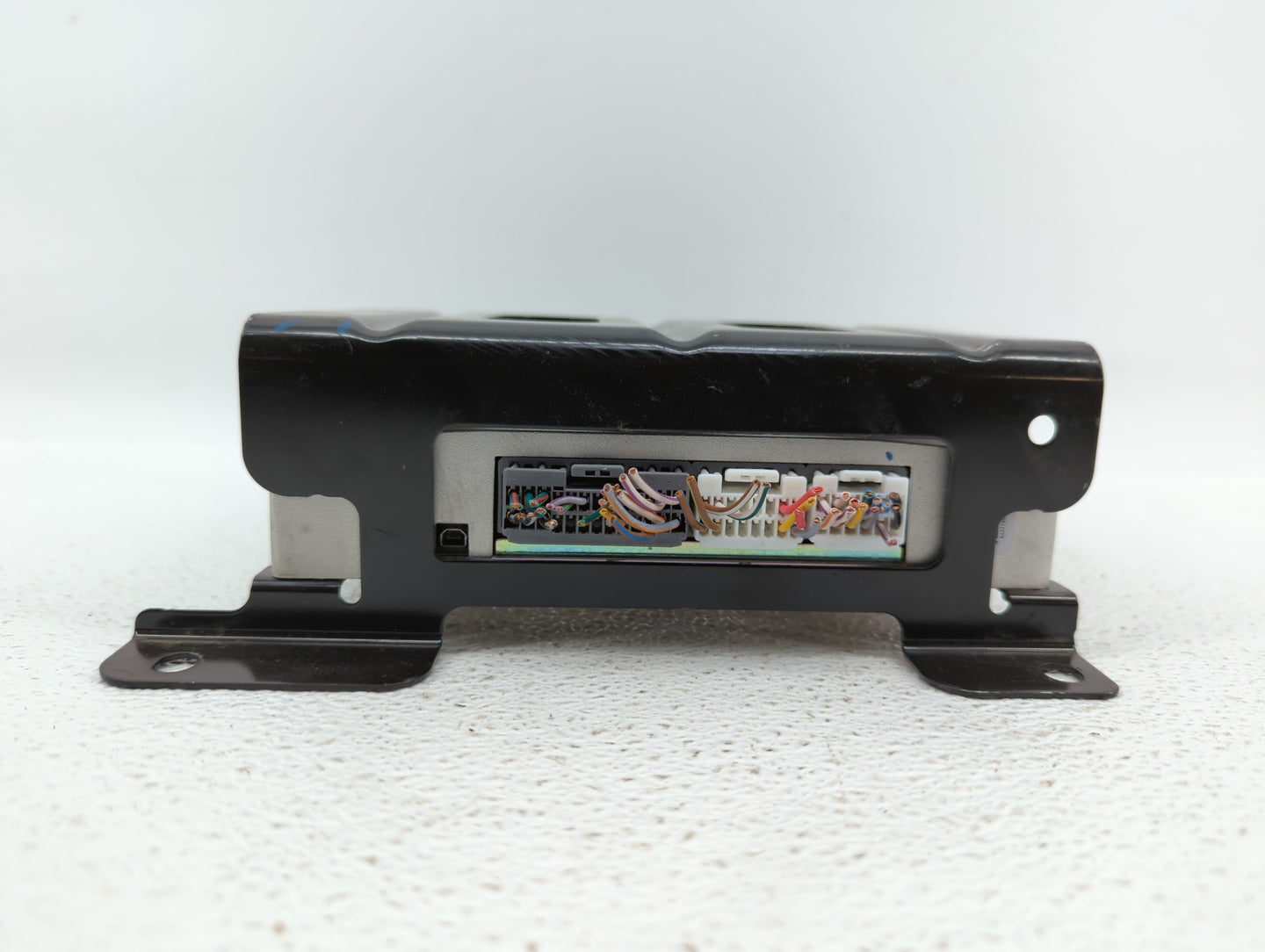 2017-2018 Jaguar Xe Radio AM FM Cd Player Receiver Replacement Fits Fits 2017 2018 OEM Used Auto Parts - Oemusedautoparts1.c