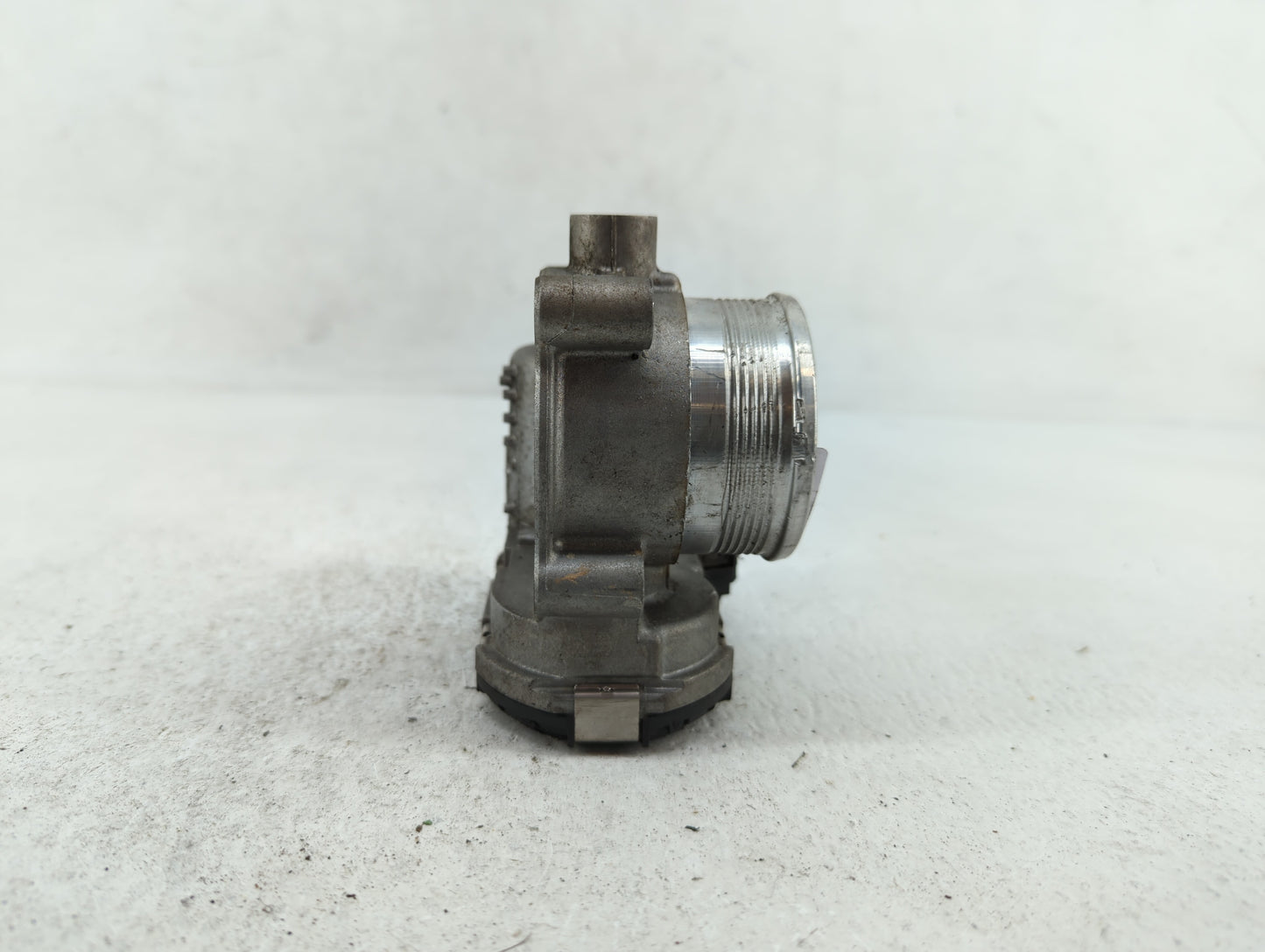 2017 Jaguar Xe Throttle Body P/N:AG9E-9F991-AA Fits Fits 2013 2014 2015 OEM Used Auto Parts - Oemusedautoparts1.com