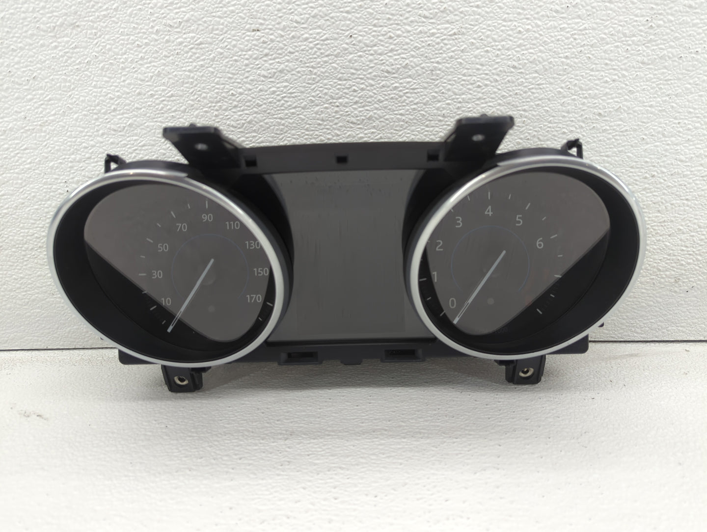 2018-2019 Jaguar Xe Instrument Cluster Speedometer Gauges P/N:7310849AE Fits Fits 2018 2019 OEM Used Auto Parts - Oemusedaut