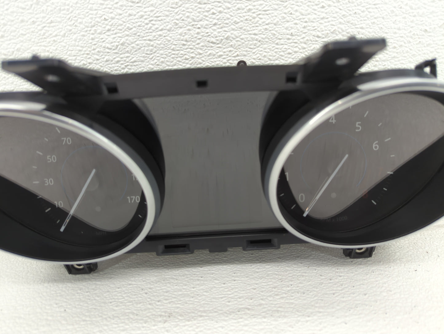 2018-2019 Jaguar Xe Instrument Cluster Speedometer Gauges P/N:7310849AE Fits Fits 2018 2019 OEM Used Auto Parts - Oemusedaut