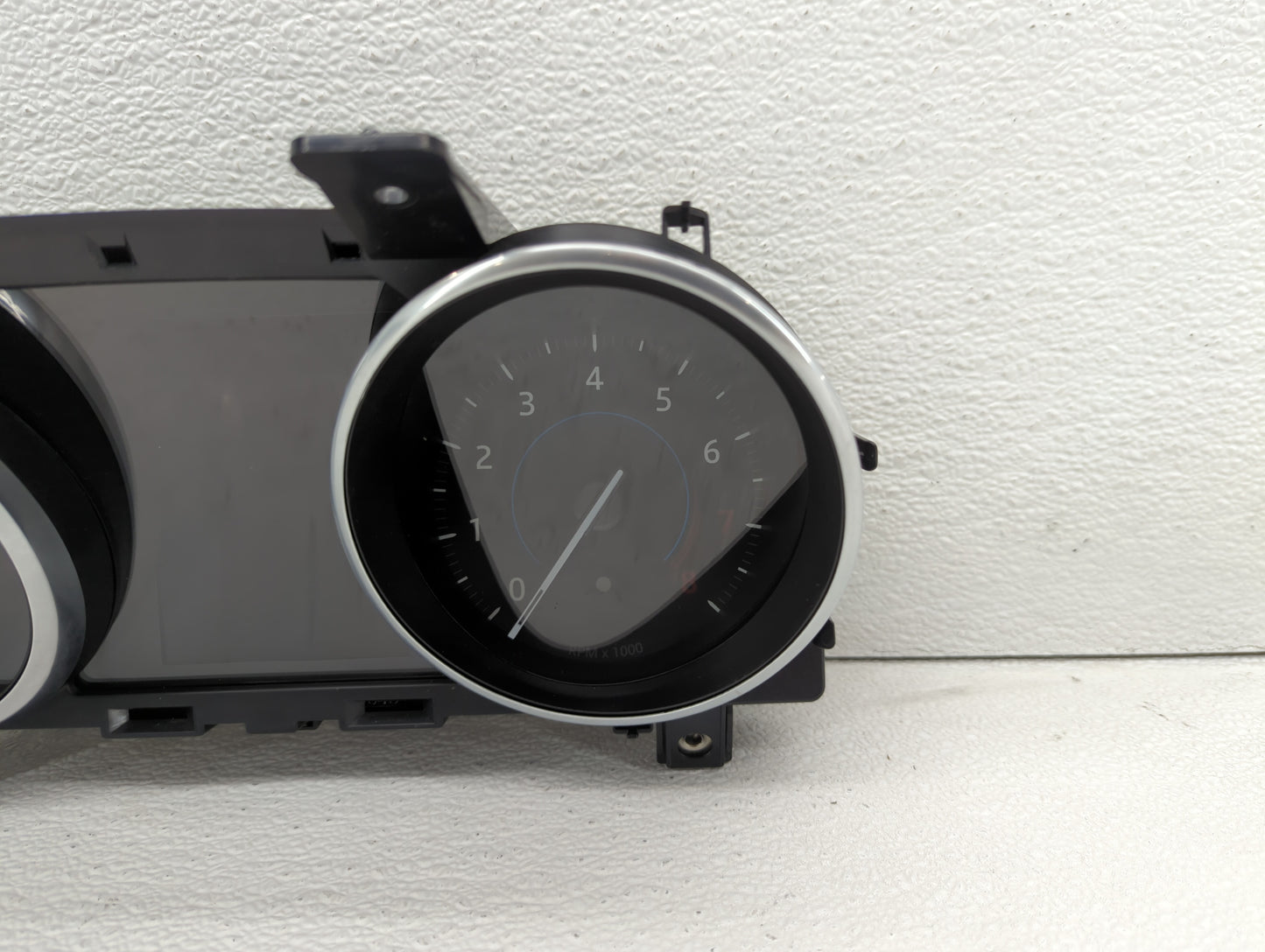 2018-2019 Jaguar Xe Instrument Cluster Speedometer Gauges P/N:7310849AE Fits Fits 2018 2019 OEM Used Auto Parts - Oemusedaut