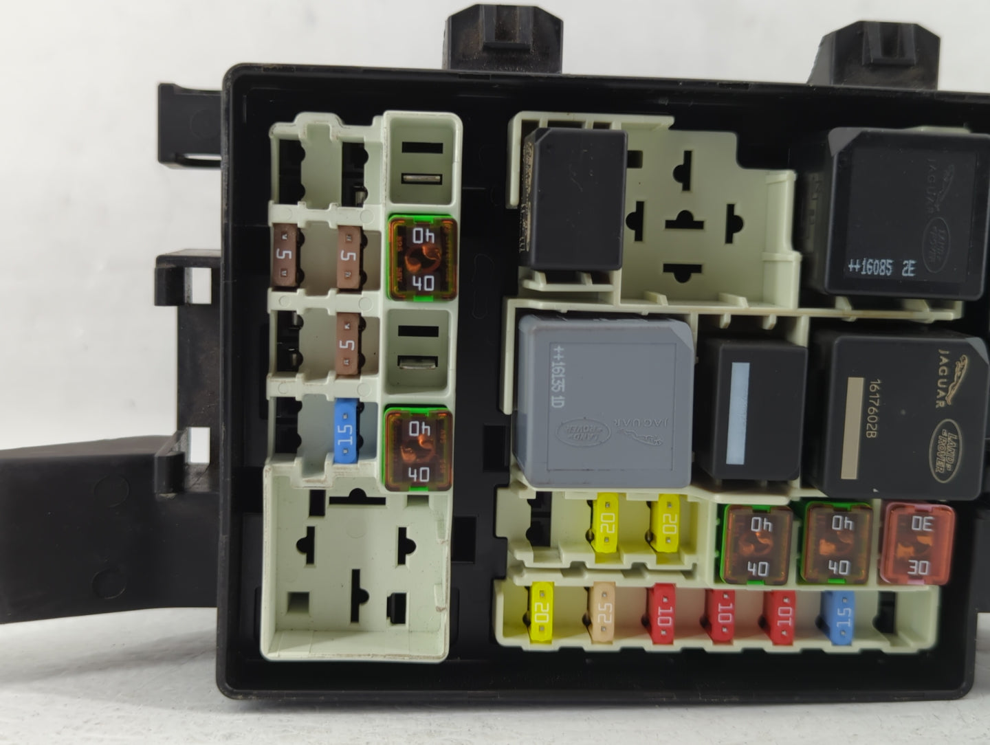 2017-2019 Jaguar Xe Fusebox Fuse Box Panel Relay Module P/N:GX73-14A076-DA Fits Fits 2017 2018 2019 OEM Used Auto Parts - Oe