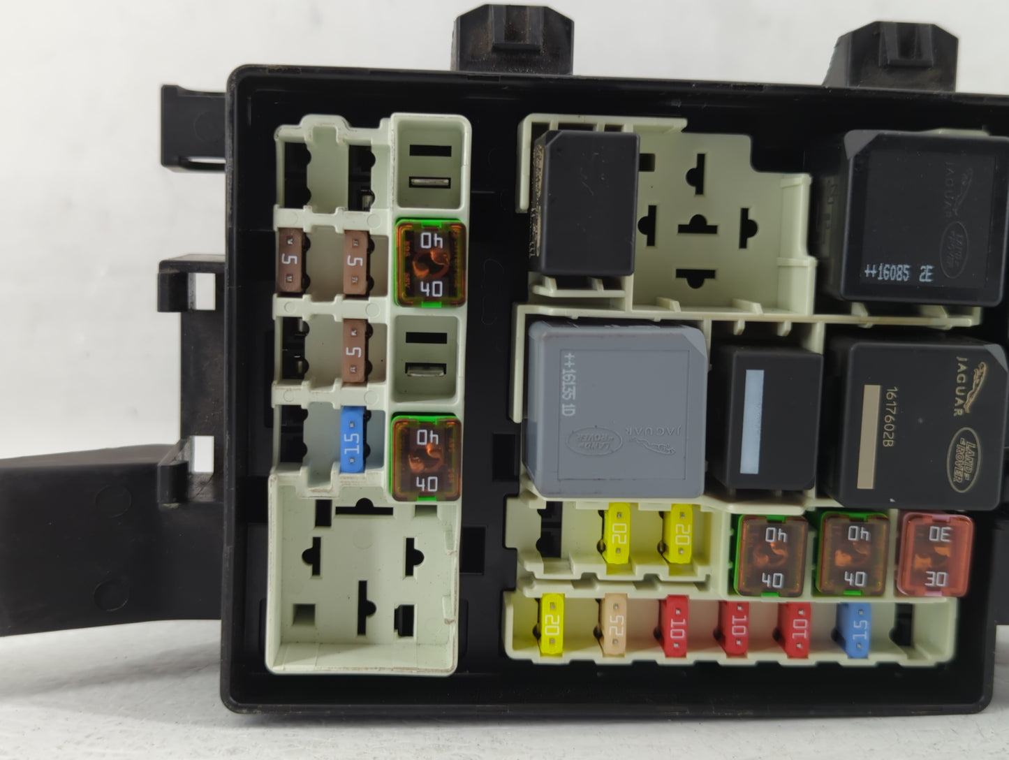 2017-2019 Jaguar Xe Fusebox Fuse Box Panel Relay Module P/N:GX73-14A076-DA Fits Fits 2017 2018 2019 OEM Used Auto Parts - Oe