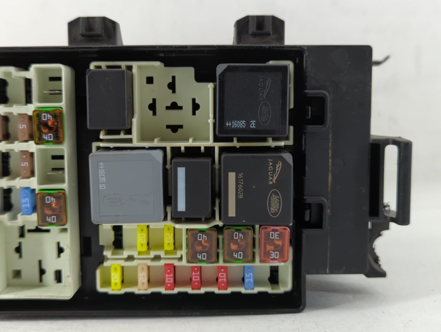 2017-2019 Jaguar Xe Fusebox Fuse Box Panel Relay Module P/N:GX73-14A076-DA Fits Fits 2017 2018 2019 OEM Used Auto Parts - Oe