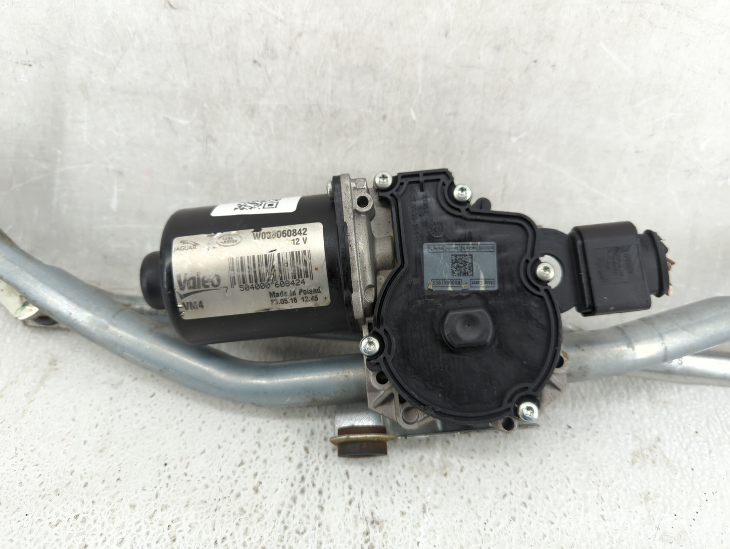 2017 Jaguar Xe Front Windshield Wiper Motor P/N:W000060842 Fits OEM Used Auto Parts - Oemusedautoparts1.com