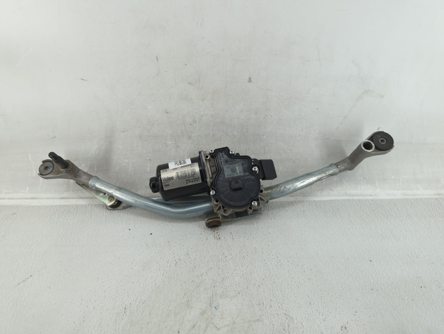 2017 Jaguar Xe Front Windshield Wiper Motor P/N:W000060842 Fits OEM Used Auto Parts - Oemusedautoparts1.com