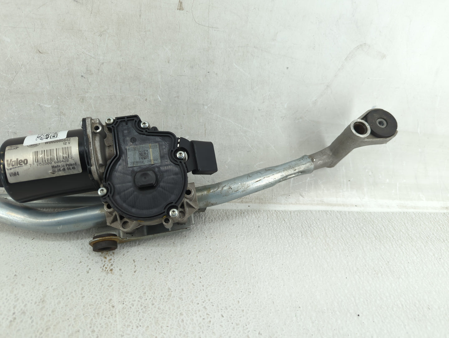 2017 Jaguar Xe Front Windshield Wiper Motor P/N:W000060842 Fits OEM Used Auto Parts - Oemusedautoparts1.com