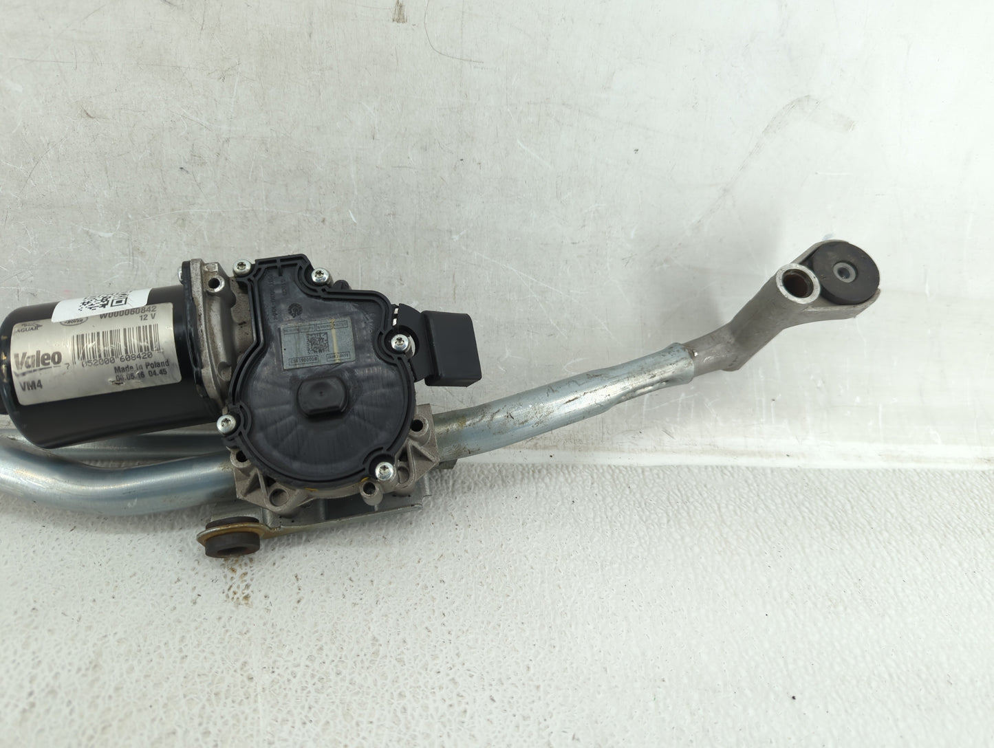 2017 Jaguar Xe Front Windshield Wiper Motor P/N:W000060842 Fits OEM Used Auto Parts - Oemusedautoparts1.com