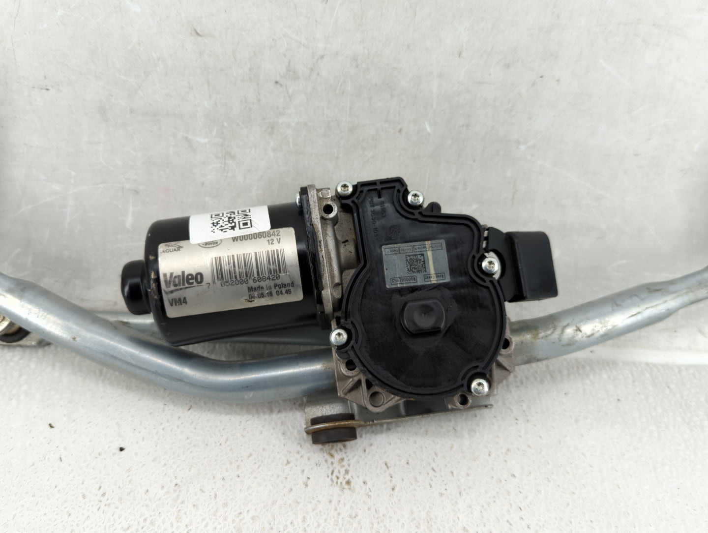 2017 Jaguar Xe Front Windshield Wiper Motor P/N:W000060842 Fits OEM Used Auto Parts - Oemusedautoparts1.com