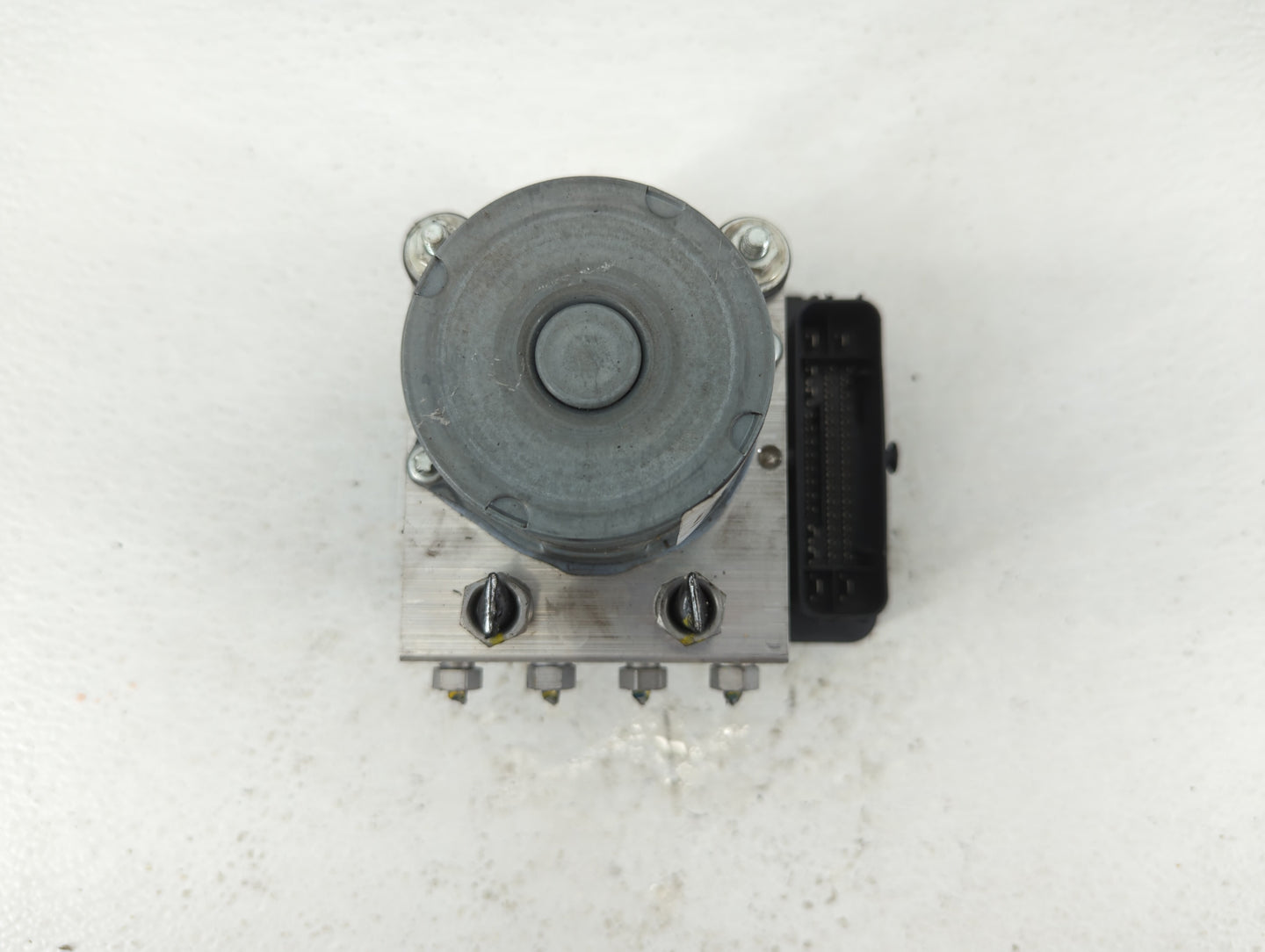 2017 Jaguar Xe ABS Pump Control Module Replacement P/N:HX73-14F447-AF Fits OEM Used Auto Parts - Oemusedautoparts1.com