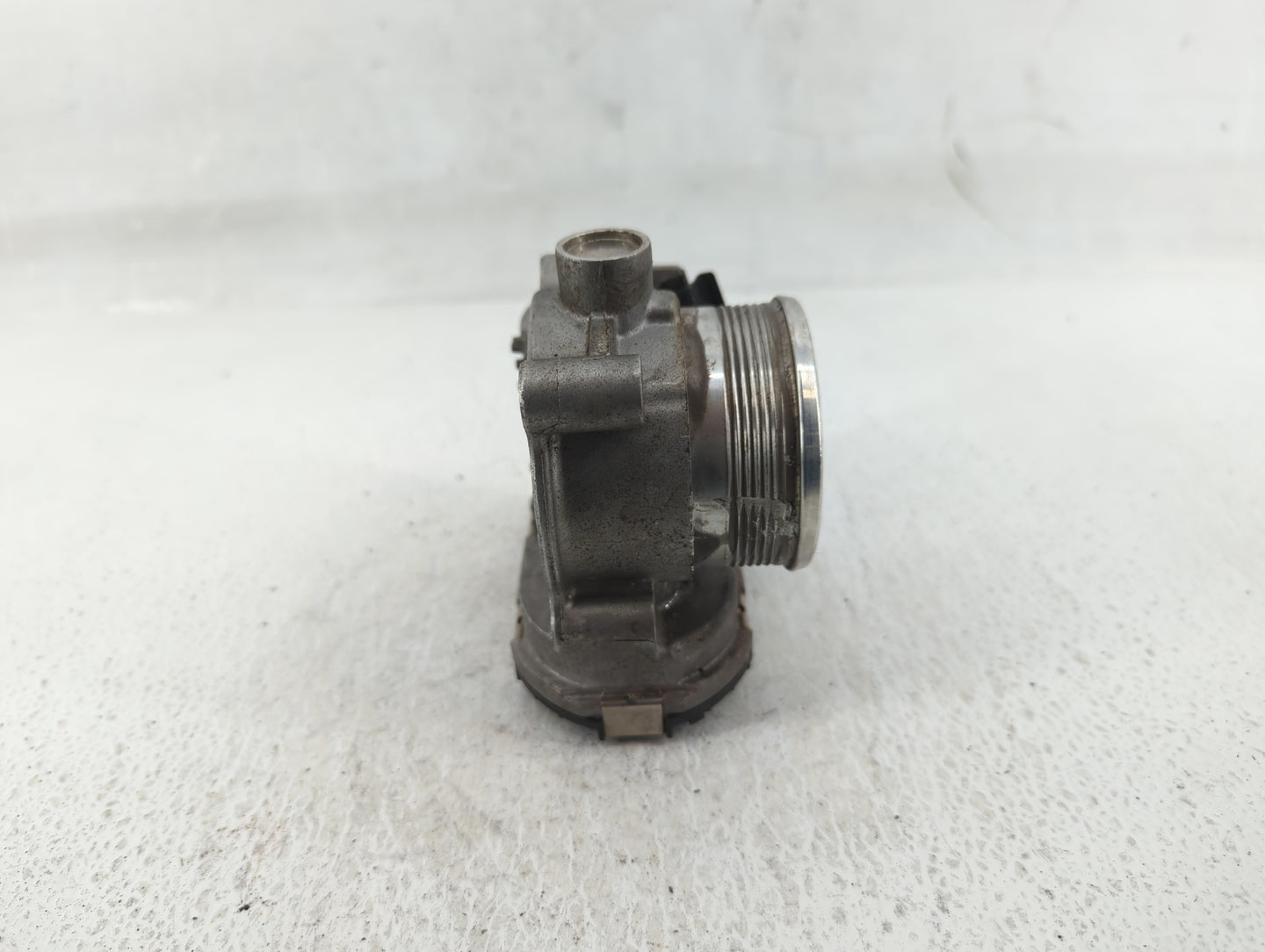 2017 Jaguar Xe Throttle Body P/N:AG9E-9F991-AA Fits Fits 2013 2014 2015 OEM Used Auto Parts - Oemusedautoparts1.com