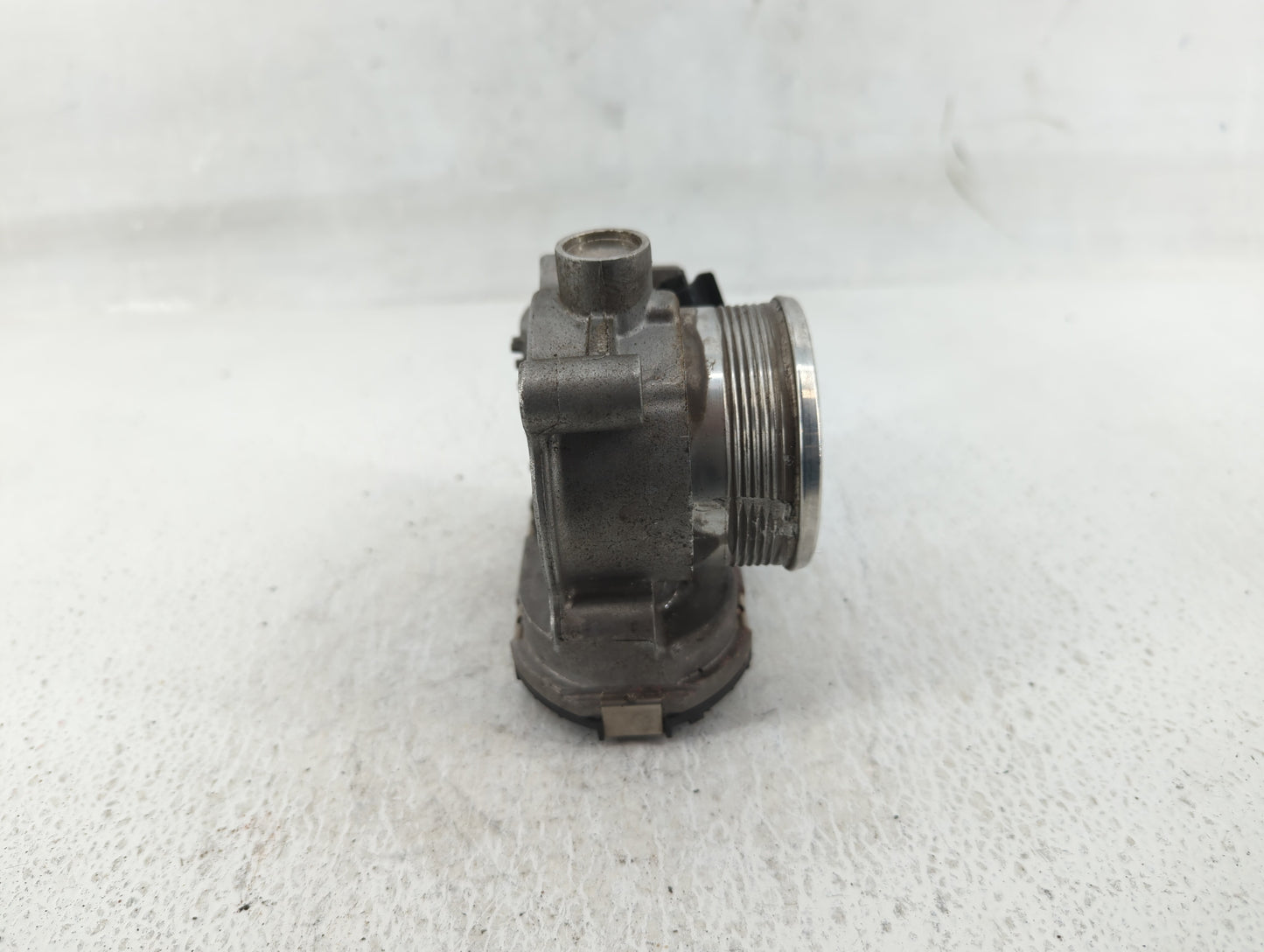 2017 Jaguar Xe Throttle Body P/N:AG9E-9F991-AA Fits Fits 2013 2014 2015 OEM Used Auto Parts - Oemusedautoparts1.com