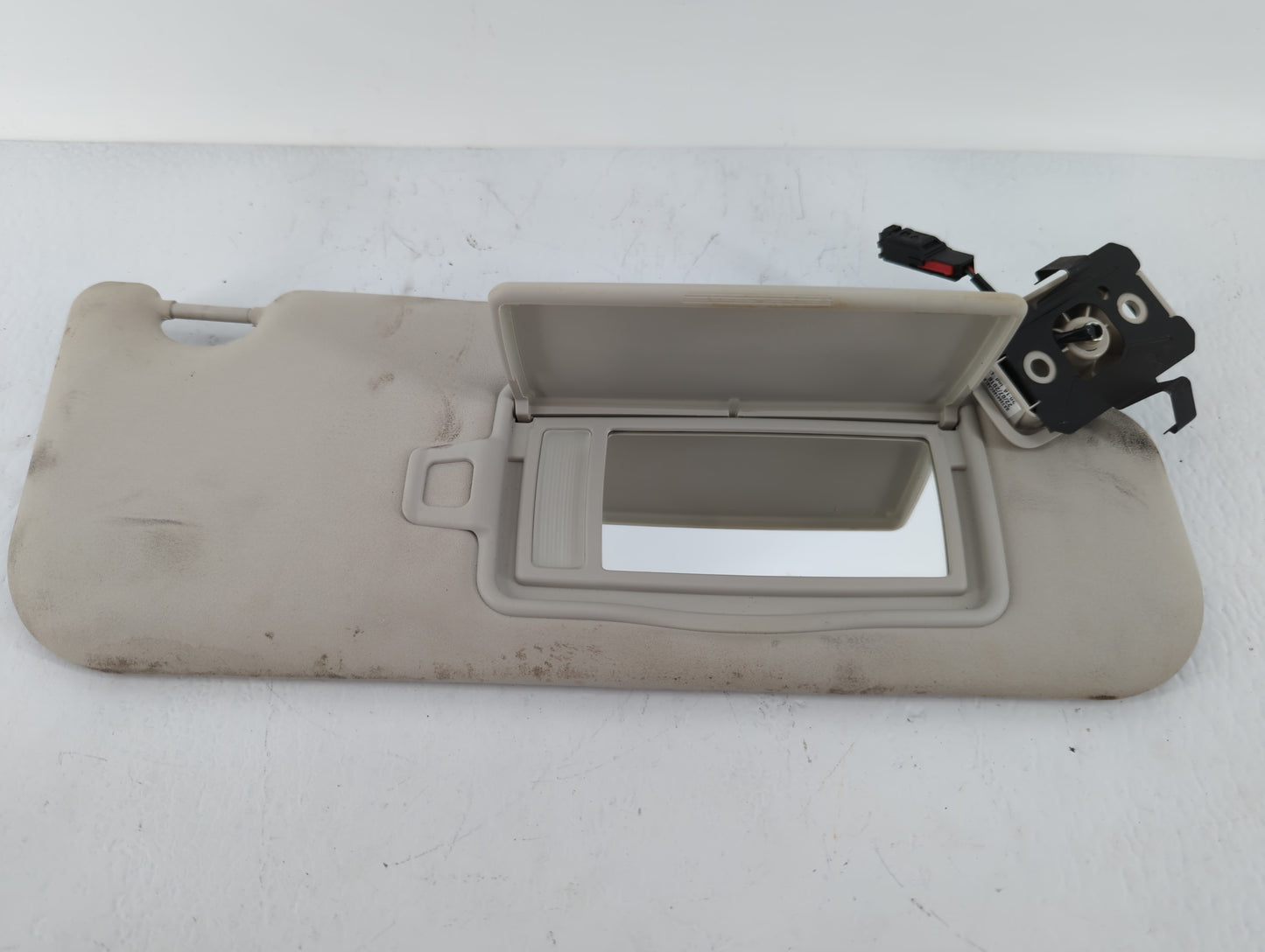2017-2019 Jaguar Xe Sun Visor Shade Replacement Passenger Right Mirror Fits Fits 2017 2018 2019 2020 OEM Used Auto Parts - O