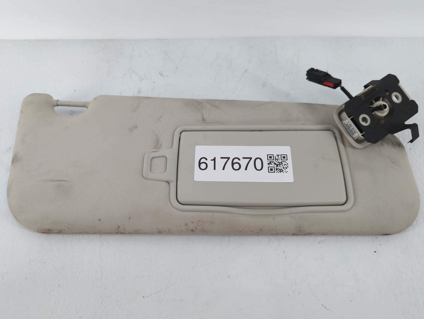 2017-2019 Jaguar Xe Sun Visor Shade Replacement Passenger Right Mirror Fits Fits 2017 2018 2019 2020 OEM Used Auto Parts - O